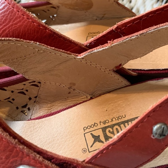 Pikolinos Red Flats with Perforated Design - Picture 8 of 11